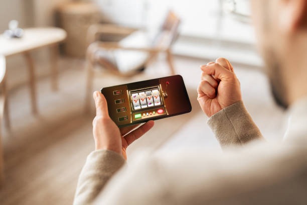 Side-by-side comparison of Android app and web app interfaces on jet4d gacor
